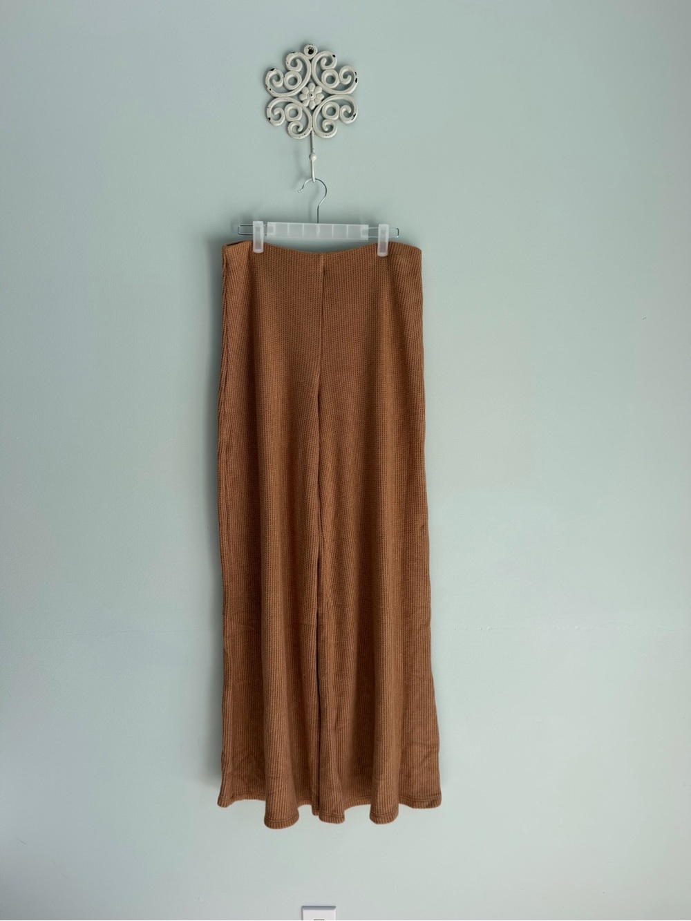 Zenana Waffle Lounge Pants in Camel Brown. Women’s size large NWOT